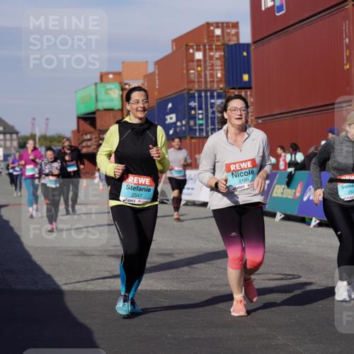 03.10.2025 - Köhlbrandbrückenlauf Michael Burmester http://msf.ph/oto/9033334 03.10.2025 10:41:24 Ziel 2182, 2199, 2307, 2547, 2548, 2555, 2612, 2613, 2666 meine-sportfotos.de