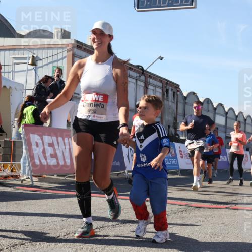 03.10.2025 - Köhlbrandbrückenlauf Luisa Fischer http://msf.ph/oto/9033342 03.10.2025 13:10:55 Ziel 4081, 4352, 4370, 4401, 4412, 4547, 4689, 4862, 4933, 4998, 5103, 5791, 5965, 6274, 6665, 6797 meine-sportfotos.de