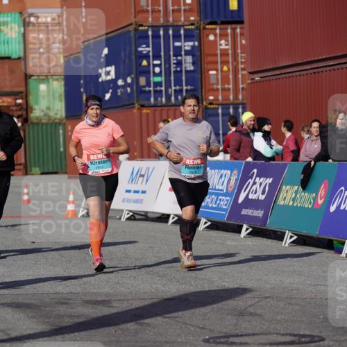 03.10.2025 - Köhlbrandbrückenlauf Michael Burmester http://msf.ph/oto/9033357 03.10.2025 10:41:27 Ziel 2199, 2307, 2547, 2555, 2612, 2613, 2666, 3517 meine-sportfotos.de