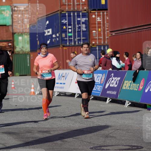 03.10.2025 - Köhlbrandbrückenlauf Michael Burmester http://msf.ph/oto/9033366 03.10.2025 10:41:27 Ziel 2199, 2307, 2547, 2555, 2612, 2613, 2666, 3517 meine-sportfotos.de