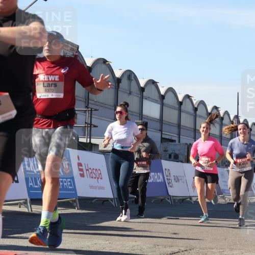 03.10.2025 - Köhlbrandbrückenlauf Luisa Fischer http://msf.ph/oto/9033370 03.10.2025 13:10:58 Ziel 4352, 4370, 4401, 4412, 4506, 4547, 4689, 4862, 4933, 4998, 5103, 5791, 5965, 6274, 6330, 6449, 6450, 6665, 6797 meine-sportfotos.de