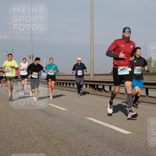 03.10.2025 - Köhlbrandbrückenlauf Fabian Wolf http://msf.ph/oto/9033373 03.10.2025 09:47:25 Position 3 3118, 1316 meine-sportfotos.de