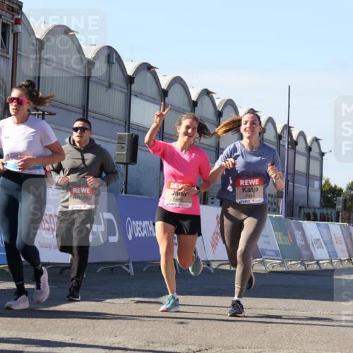 03.10.2025 - Köhlbrandbrückenlauf Luisa Fischer http://msf.ph/oto/9033380 03.10.2025 13:10:59 Ziel 4352, 4370, 4401, 4506, 4547, 4689, 4862, 4933, 4998, 5103, 5791, 5965, 6274, 6330, 6449, 6450, 6665, 6797 meine-sportfotos.de