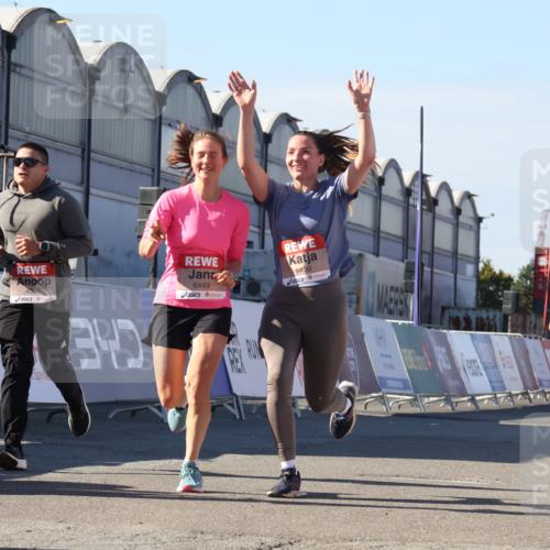 03.10.2025 - Köhlbrandbrückenlauf Luisa Fischer http://msf.ph/oto/9033383 03.10.2025 13:10:59 Ziel 4352, 4370, 4401, 4506, 4547, 4689, 4862, 4933, 4998, 5103, 5791, 5965, 6274, 6330, 6449, 6450, 6665, 6797 meine-sportfotos.de
