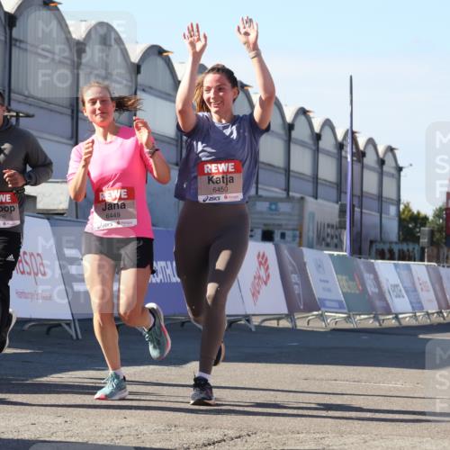 03.10.2025 - Köhlbrandbrückenlauf Luisa Fischer http://msf.ph/oto/9033386 03.10.2025 13:11:00 Ziel 4352, 4370, 4401, 4506, 4547, 4689, 4862, 4933, 4998, 5103, 5791, 5965, 6274, 6330, 6449, 6450, 6665, 6797 meine-sportfotos.de