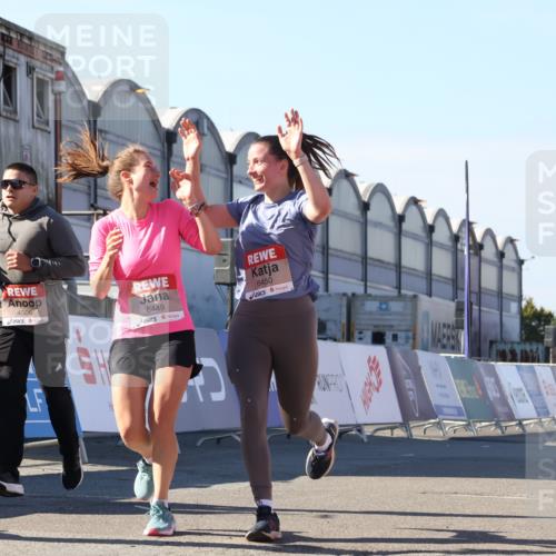 03.10.2025 - Köhlbrandbrückenlauf Luisa Fischer http://msf.ph/oto/9033390 03.10.2025 13:11:00 Ziel 4352, 4370, 4401, 4506, 4547, 4689, 4862, 4933, 4998, 5103, 5791, 5965, 6274, 6330, 6449, 6450, 6665, 6797 meine-sportfotos.de