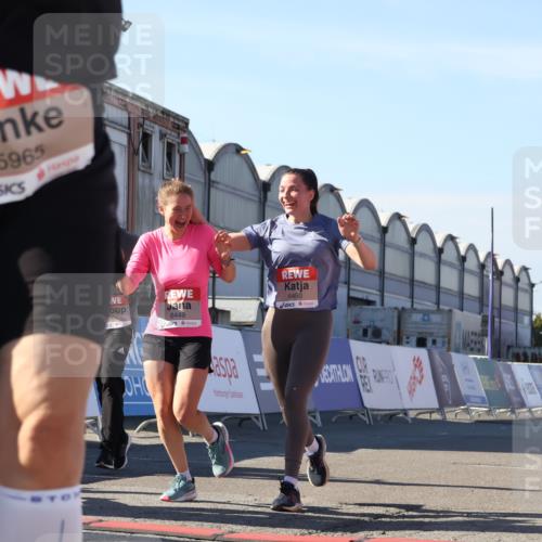 03.10.2025 - Köhlbrandbrückenlauf Luisa Fischer http://msf.ph/oto/9033393 03.10.2025 13:11:00 Ziel 4352, 4370, 4401, 4506, 4547, 4689, 4862, 4933, 4998, 5103, 5791, 5965, 6274, 6330, 6449, 6450, 6665, 6797 meine-sportfotos.de