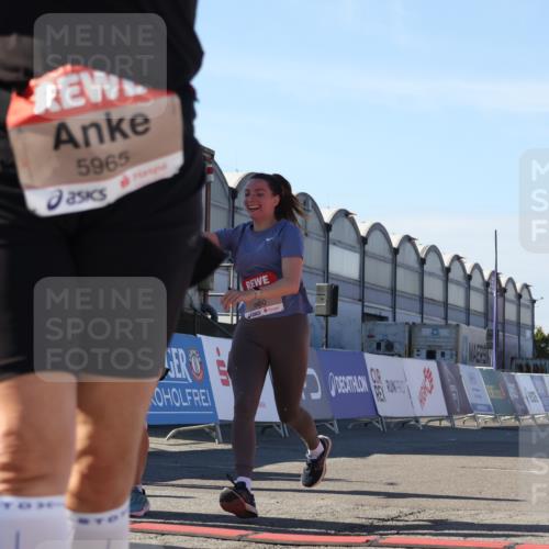 03.10.2025 - Köhlbrandbrückenlauf Luisa Fischer http://msf.ph/oto/9033397 03.10.2025 13:11:01 Ziel 4352, 4370, 4401, 4506, 4547, 4689, 4862, 4933, 4998, 5103, 5791, 5965, 6274, 6330, 6449, 6450, 6665, 6797 meine-sportfotos.de