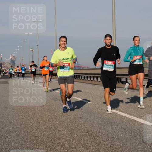03.10.2025 - Köhlbrandbrückenlauf Fabian Wolf http://msf.ph/oto/9033420 03.10.2025 09:47:27 Position 3 1182, 1205, 1280, 2843 meine-sportfotos.de