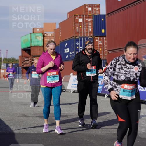03.10.2025 - Köhlbrandbrückenlauf Michael Burmester http://msf.ph/oto/9033423 03.10.2025 10:41:31 Ziel 2307, 2612, 2613, 2666, 3517 meine-sportfotos.de