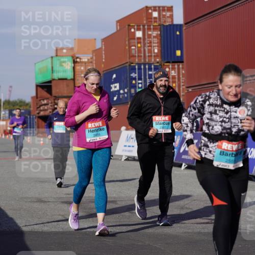 03.10.2025 - Köhlbrandbrückenlauf Michael Burmester http://msf.ph/oto/9033429 03.10.2025 10:41:31 Ziel 2307, 2612, 2613, 2666, 3517 meine-sportfotos.de