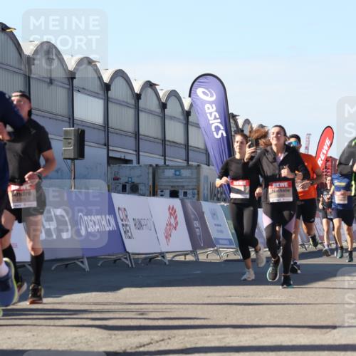 03.10.2025 - Köhlbrandbrückenlauf Luisa Fischer http://msf.ph/oto/9033445 03.10.2025 13:11:11 Ziel 4135, 4506, 4521, 5218, 5258, 5522, 6272, 6330, 6449, 6450, 6572, 6727, 6751 meine-sportfotos.de