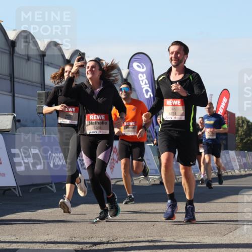 03.10.2025 - Köhlbrandbrückenlauf Luisa Fischer http://msf.ph/oto/9033459 03.10.2025 13:11:12 Ziel 4135, 4506, 4521, 5218, 5258, 5522, 6272, 6330, 6449, 6450, 6572, 6727, 6751 meine-sportfotos.de