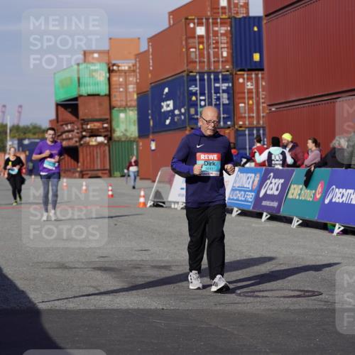 03.10.2025 - Köhlbrandbrückenlauf Michael Burmester http://msf.ph/oto/9033460 03.10.2025 10:41:34 Ziel 2307, 2988, 3517 meine-sportfotos.de