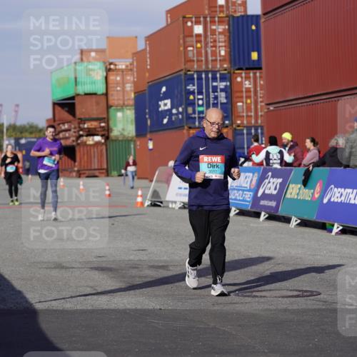 03.10.2025 - Köhlbrandbrückenlauf Michael Burmester http://msf.ph/oto/9033468 03.10.2025 10:41:35 Ziel 2988, 3517 meine-sportfotos.de