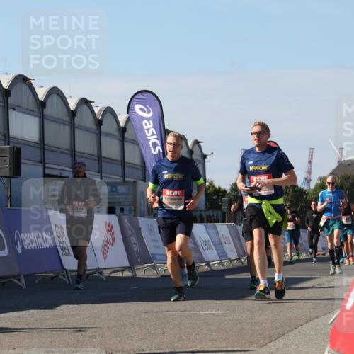 03.10.2025 - Köhlbrandbrückenlauf Luisa Fischer http://msf.ph/oto/9033475 03.10.2025 13:11:15 Ziel 4135, 4293, 4521, 5218, 5258, 5522, 5754, 6080, 6272, 6572, 6685, 6686, 6727, 6751 meine-sportfotos.de