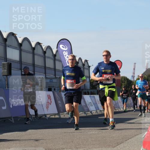 03.10.2025 - Köhlbrandbrückenlauf Luisa Fischer http://msf.ph/oto/9033480 03.10.2025 13:11:15 Ziel 4135, 4293, 4521, 5218, 5258, 5522, 5754, 6080, 6272, 6572, 6685, 6686, 6727, 6751 meine-sportfotos.de
