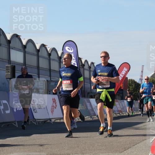 03.10.2025 - Köhlbrandbrückenlauf Luisa Fischer http://msf.ph/oto/9033482 03.10.2025 13:11:16 Ziel 4135, 4293, 4521, 5218, 5258, 5522, 5754, 6080, 6272, 6572, 6685, 6686, 6726, 6727, 6751 meine-sportfotos.de
