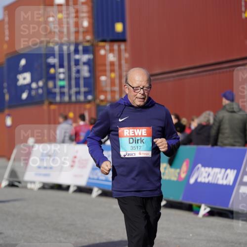 03.10.2025 - Köhlbrandbrückenlauf Michael Burmester http://msf.ph/oto/9033484 03.10.2025 10:41:36 Ziel 2988, 3517 meine-sportfotos.de