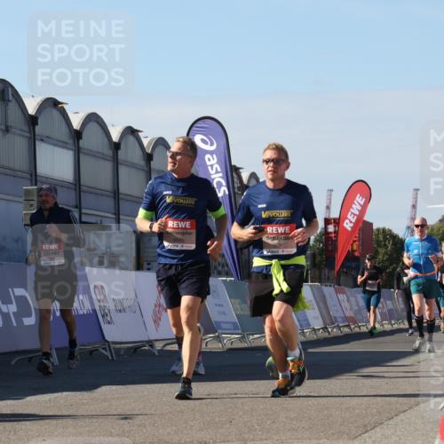 03.10.2025 - Köhlbrandbrückenlauf Luisa Fischer http://msf.ph/oto/9033486 03.10.2025 13:11:16 Ziel 4135, 4293, 4521, 5218, 5258, 5522, 5754, 6080, 6272, 6572, 6685, 6686, 6726, 6727, 6751 meine-sportfotos.de