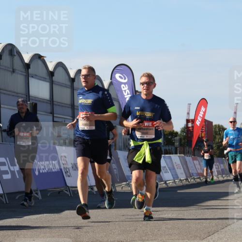 03.10.2025 - Köhlbrandbrückenlauf Luisa Fischer http://msf.ph/oto/9033489 03.10.2025 13:11:16 Ziel 4135, 4293, 4521, 5218, 5258, 5522, 5754, 6080, 6272, 6572, 6685, 6686, 6726, 6727, 6751 meine-sportfotos.de