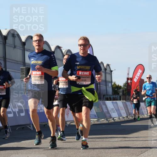 03.10.2025 - Köhlbrandbrückenlauf Luisa Fischer http://msf.ph/oto/9033495 03.10.2025 13:11:17 Ziel 4135, 4293, 4521, 4597, 5218, 5258, 5522, 5754, 6080, 6272, 6572, 6685, 6686, 6726, 6727, 6751 meine-sportfotos.de