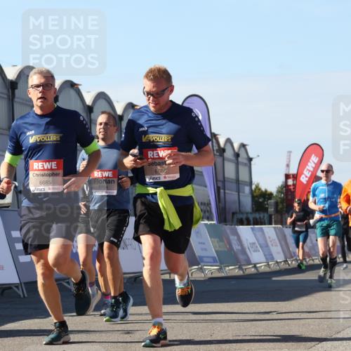 03.10.2025 - Köhlbrandbrückenlauf Luisa Fischer http://msf.ph/oto/9033497 03.10.2025 13:11:17 Ziel 4135, 4293, 4521, 4597, 5218, 5258, 5522, 5754, 6080, 6272, 6572, 6685, 6686, 6726, 6727, 6751 meine-sportfotos.de