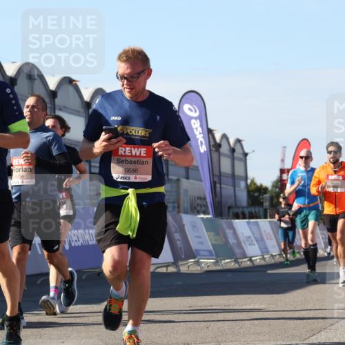 03.10.2025 - Köhlbrandbrückenlauf Luisa Fischer http://msf.ph/oto/9033500 03.10.2025 13:11:18 Ziel 4135, 4293, 4521, 4597, 5218, 5258, 5522, 5754, 6080, 6272, 6572, 6685, 6686, 6726, 6727, 6751 meine-sportfotos.de
