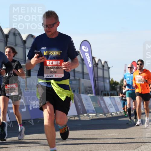 03.10.2025 - Köhlbrandbrückenlauf Luisa Fischer http://msf.ph/oto/9033505 03.10.2025 13:11:18 Ziel 4135, 4293, 4521, 4597, 5218, 5258, 5522, 5754, 6080, 6272, 6572, 6685, 6686, 6726, 6727, 6751 meine-sportfotos.de