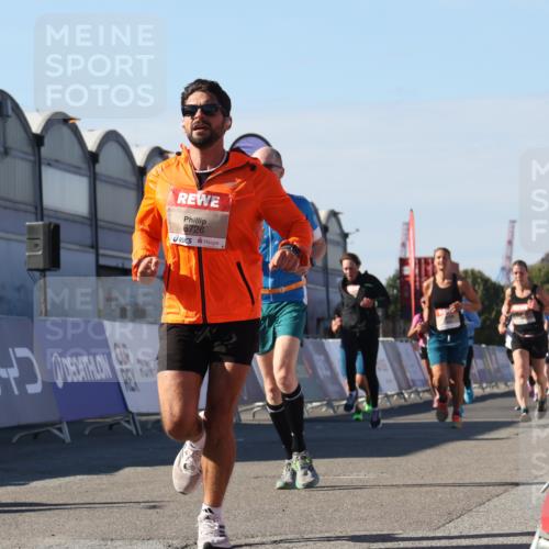 03.10.2025 - Köhlbrandbrückenlauf Luisa Fischer http://msf.ph/oto/9033506 03.10.2025 13:11:21 Ziel 4135, 4293, 4521, 4597, 4999, 5218, 5258, 5522, 5754, 5939, 6028, 6080, 6572, 6685, 6686, 6726, 6727, 6751 meine-sportfotos.de