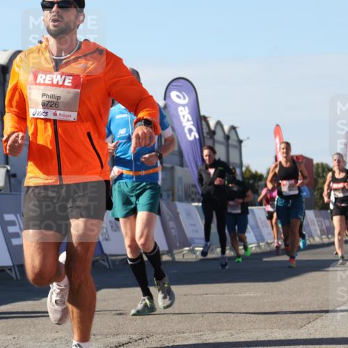 03.10.2025 - Köhlbrandbrückenlauf Luisa Fischer http://msf.ph/oto/9033514 03.10.2025 13:11:21 Ziel 4135, 4293, 4521, 4597, 4999, 5218, 5258, 5522, 5754, 5939, 6028, 6080, 6572, 6685, 6686, 6726, 6727, 6751 meine-sportfotos.de