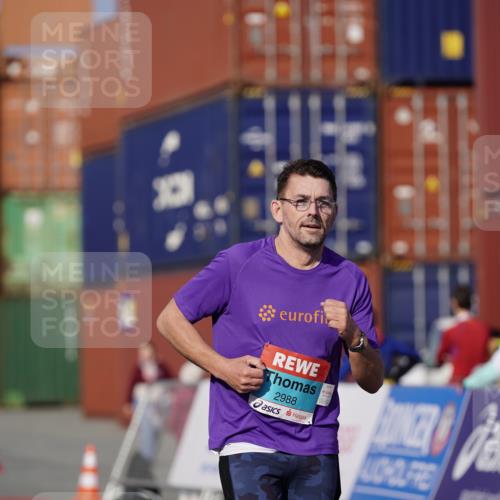 03.10.2025 - Köhlbrandbrückenlauf Michael Burmester http://msf.ph/oto/9033519 03.10.2025 10:41:41 Ziel 2887, 2888, 2988 meine-sportfotos.de
