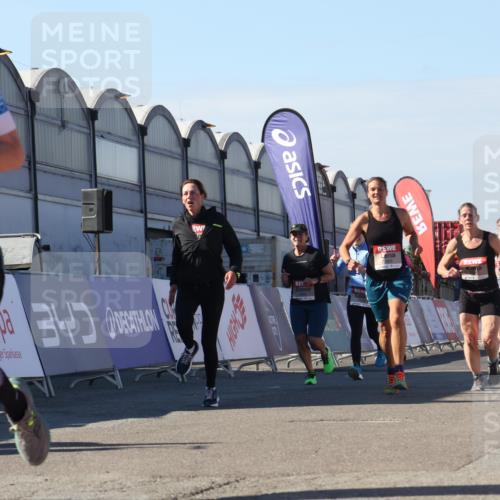 03.10.2025 - Köhlbrandbrückenlauf Luisa Fischer http://msf.ph/oto/9033527 03.10.2025 13:11:23 Ziel 4135, 4293, 4315, 4325, 4521, 4597, 4999, 5145, 5258, 5522, 5754, 5939, 6028, 6080, 6680, 6685, 6686, 6726, 6727, 6751 meine-sportfotos.de