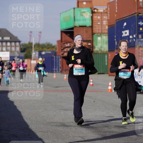 03.10.2025 - Köhlbrandbrückenlauf Michael Burmester http://msf.ph/oto/9033534 03.10.2025 10:41:43 Ziel 2887, 2888, 2988 meine-sportfotos.de
