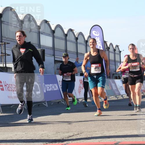 03.10.2025 - Köhlbrandbrückenlauf Luisa Fischer http://msf.ph/oto/9033539 03.10.2025 13:11:24 Ziel 4135, 4293, 4315, 4325, 4597, 4999, 5145, 5258, 5522, 5754, 5939, 6028, 6080, 6563, 6680, 6685, 6686, 6690, 6691, 6726, 6727, 6751 meine-sportfotos.de