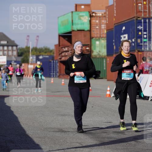 03.10.2025 - Köhlbrandbrückenlauf Michael Burmester http://msf.ph/oto/9033543 03.10.2025 10:41:43 Ziel 2887, 2888, 2988 meine-sportfotos.de