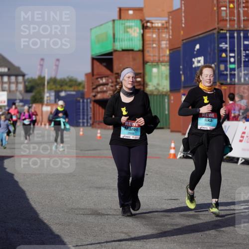 03.10.2025 - Köhlbrandbrückenlauf Michael Burmester http://msf.ph/oto/9033551 03.10.2025 10:41:43 Ziel 2887, 2888, 2988 meine-sportfotos.de