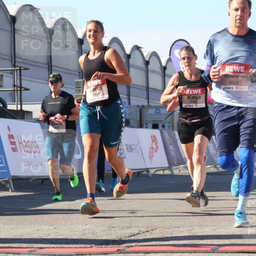 03.10.2025 - Köhlbrandbrückenlauf Luisa Fischer http://msf.ph/oto/9033553 03.10.2025 13:11:25 Ziel 4293, 4315, 4325, 4597, 4999, 5145, 5522, 5754, 5794, 5939, 6028, 6080, 6563, 6680, 6685, 6686, 6690, 6691, 6726, 6727 meine-sportfotos.de
