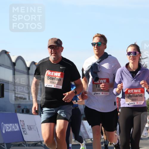 03.10.2025 - Köhlbrandbrückenlauf Luisa Fischer http://msf.ph/oto/9033574 03.10.2025 13:11:29 Ziel 4158, 4293, 4315, 4325, 4427, 4501, 4597, 4999, 5145, 5754, 5794, 5939, 6028, 6080, 6563, 6680, 6685, 6686, 6690, 6691, 6726 meine-sportfotos.de