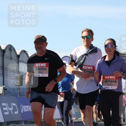03.10.2025 - Köhlbrandbrückenlauf Luisa Fischer http://msf.ph/oto/9033577 03.10.2025 13:11:29 Ziel 4158, 4293, 4315, 4325, 4427, 4501, 4597, 4999, 5145, 5754, 5794, 5939, 6028, 6080, 6563, 6680, 6685, 6686, 6690, 6691, 6726 meine-sportfotos.de