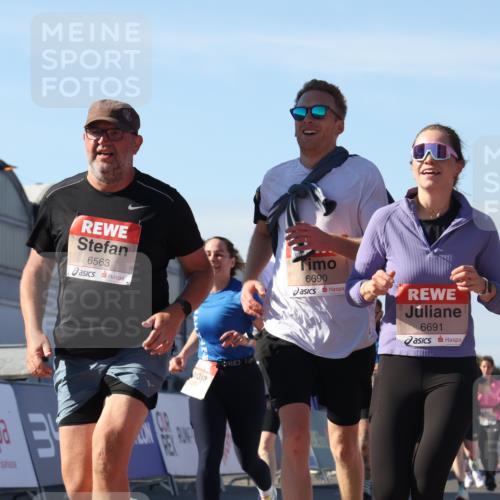 03.10.2025 - Köhlbrandbrückenlauf Luisa Fischer http://msf.ph/oto/9033581 03.10.2025 13:11:29 Ziel 4158, 4293, 4315, 4325, 4427, 4501, 4597, 4999, 5145, 5754, 5794, 5939, 6028, 6080, 6563, 6680, 6685, 6686, 6690, 6691, 6726 meine-sportfotos.de