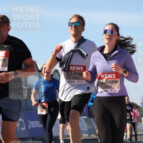 03.10.2025 - Köhlbrandbrückenlauf Luisa Fischer http://msf.ph/oto/9033585 03.10.2025 13:11:30 Ziel 4158, 4293, 4315, 4325, 4427, 4501, 4597, 4617, 4799, 4999, 5145, 5754, 5794, 5939, 6028, 6080, 6563, 6680, 6690, 6691, 6726 meine-sportfotos.de