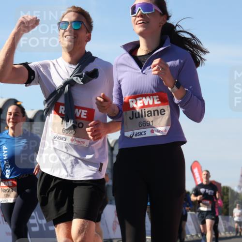 03.10.2025 - Köhlbrandbrückenlauf Luisa Fischer http://msf.ph/oto/9033592 03.10.2025 13:11:30 Ziel 4158, 4293, 4315, 4325, 4427, 4501, 4597, 4617, 4799, 4999, 5145, 5754, 5794, 5939, 6028, 6080, 6563, 6680, 6690, 6691, 6726 meine-sportfotos.de