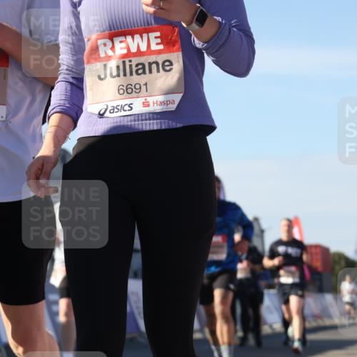 03.10.2025 - Köhlbrandbrückenlauf Luisa Fischer http://msf.ph/oto/9033598 03.10.2025 13:11:31 Ziel 4158, 4293, 4315, 4325, 4427, 4501, 4538, 4597, 4617, 4777, 4799, 4845, 4999, 5145, 5794, 5939, 6028, 6080, 6517, 6563, 6680, 6690, 6691, 6726 meine-sportfotos.de