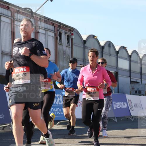 03.10.2025 - Köhlbrandbrückenlauf Luisa Fischer http://msf.ph/oto/9033609 03.10.2025 13:11:35 Ziel 4158, 4315, 4325, 4427, 4501, 4538, 4617, 4777, 4782, 4799, 4845, 4999, 5145, 5794, 5939, 6028, 6217, 6218, 6517, 6563, 6680, 6689, 6690, 6691 meine-sportfotos.de