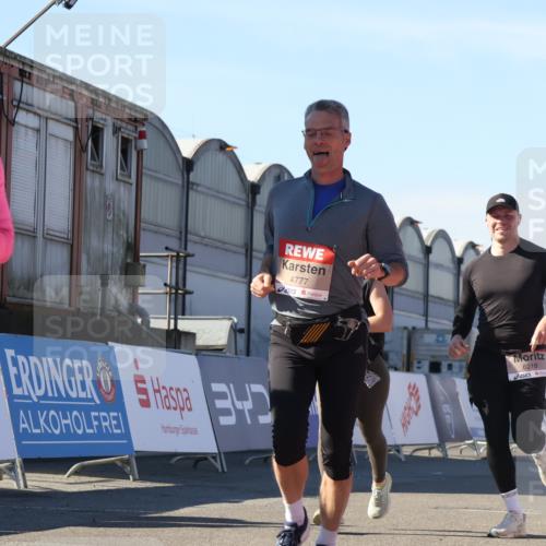 03.10.2025 - Köhlbrandbrückenlauf Luisa Fischer http://msf.ph/oto/9033623 03.10.2025 13:11:36 Ziel 4158, 4315, 4325, 4427, 4501, 4538, 4568, 4617, 4736, 4777, 4782, 4799, 4845, 4999, 5145, 5794, 5937, 5939, 6028, 6217, 6218, 6517, 6563, 6680, 6689, 6690, 6691 meine-sportfotos.de
