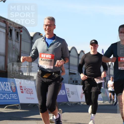 03.10.2025 - Köhlbrandbrückenlauf Luisa Fischer http://msf.ph/oto/9033626 03.10.2025 13:11:37 Ziel 4158, 4315, 4325, 4427, 4501, 4538, 4568, 4617, 4736, 4777, 4782, 4799, 4845, 4999, 5145, 5794, 5866, 5869, 5937, 6028, 6217, 6218, 6517, 6563, 6680, 6689, 6690, 6691 meine-sportfotos.de