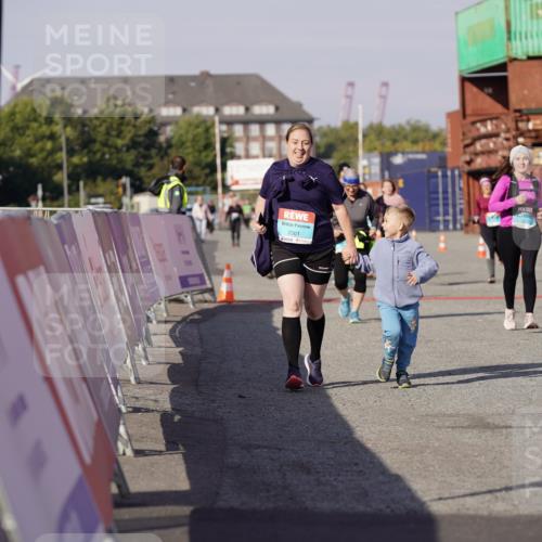 03.10.2025 - Köhlbrandbrückenlauf Michael Burmester http://msf.ph/oto/9033634 03.10.2025 10:41:56 Ziel 2429, 2488, 2501, 2531, 2603 meine-sportfotos.de