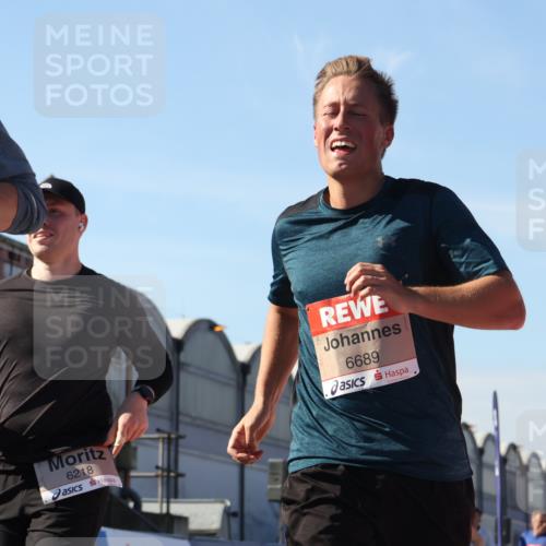 03.10.2025 - Köhlbrandbrückenlauf Luisa Fischer http://msf.ph/oto/9033639 03.10.2025 13:11:38 Ziel 4158, 4178, 4315, 4325, 4353, 4354, 4427, 4501, 4538, 4568, 4617, 4736, 4777, 4782, 4799, 4845, 5145, 5794, 5866, 5869, 5937, 6217, 6218, 6517, 6563, 6680, 6689, 6690, 6691 meine-sportfotos.de