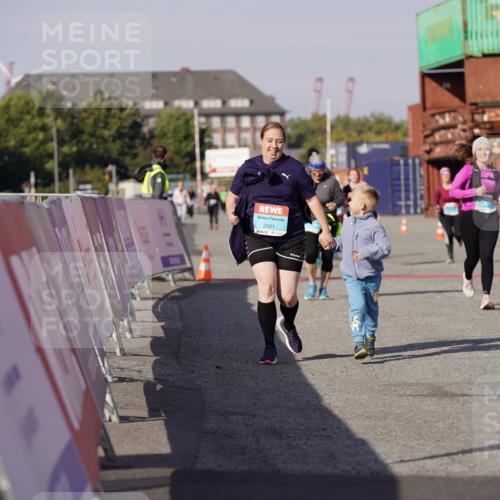 03.10.2025 - Köhlbrandbrückenlauf Michael Burmester http://msf.ph/oto/9033642 03.10.2025 10:41:56 Ziel 2429, 2488, 2501, 2531, 2603 meine-sportfotos.de